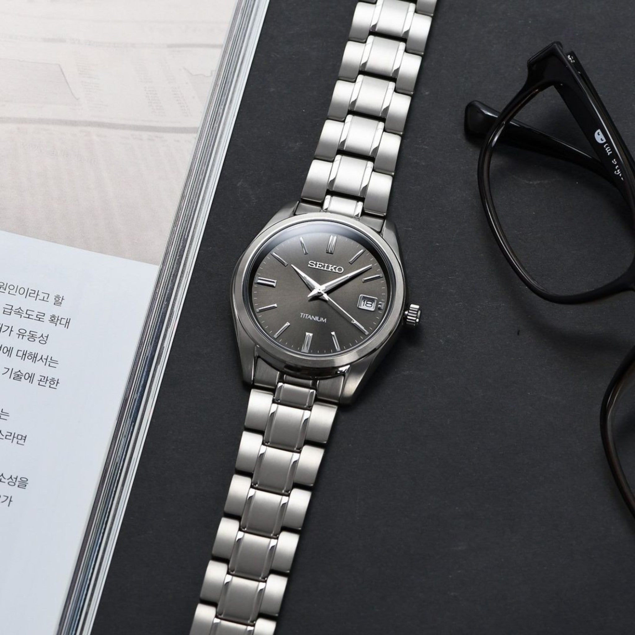 Montre Seiko Classic Homme SUR375P1 Noir Titane Quartz