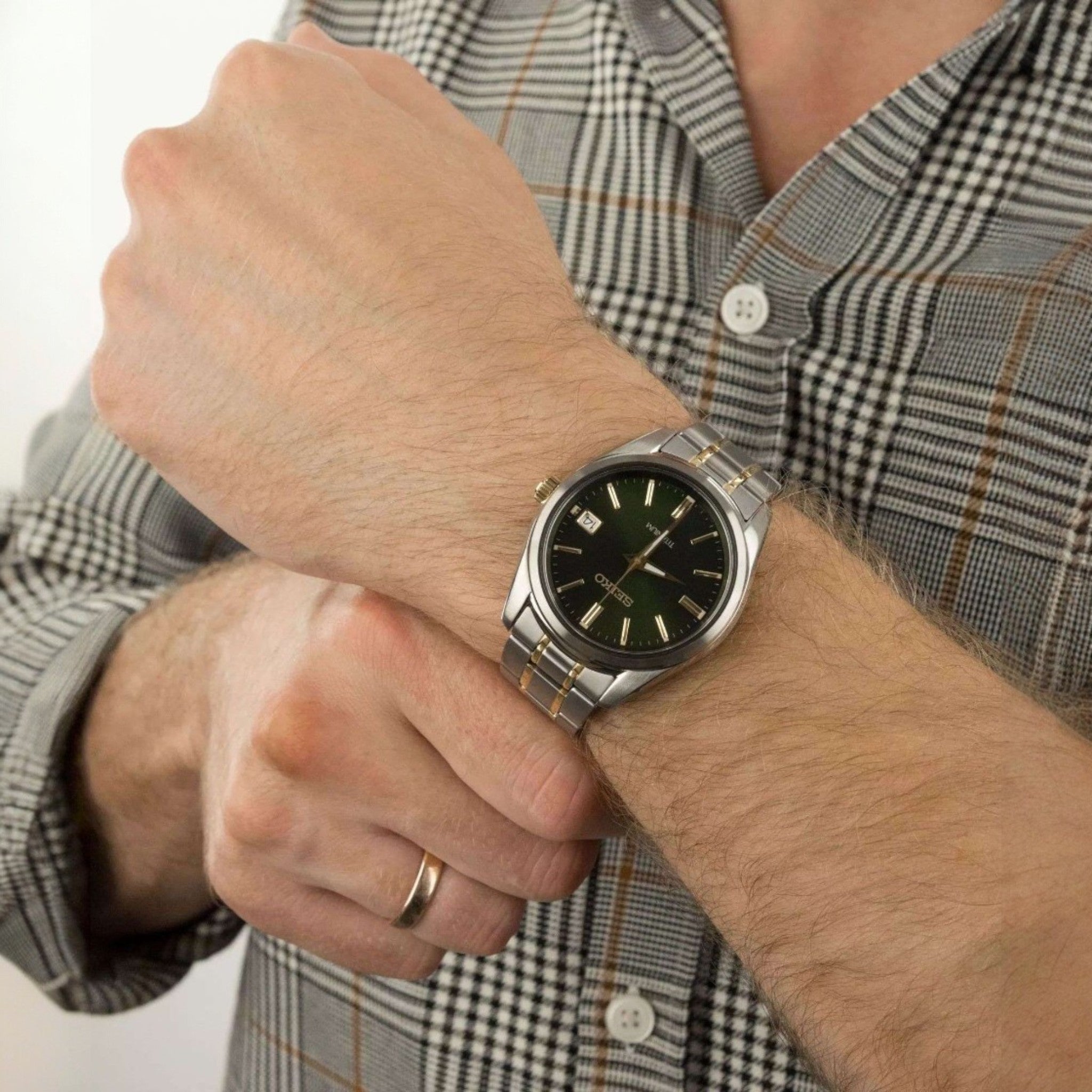 Montre Seiko Classic Homme SUR377P1 Vert Titane Quartz