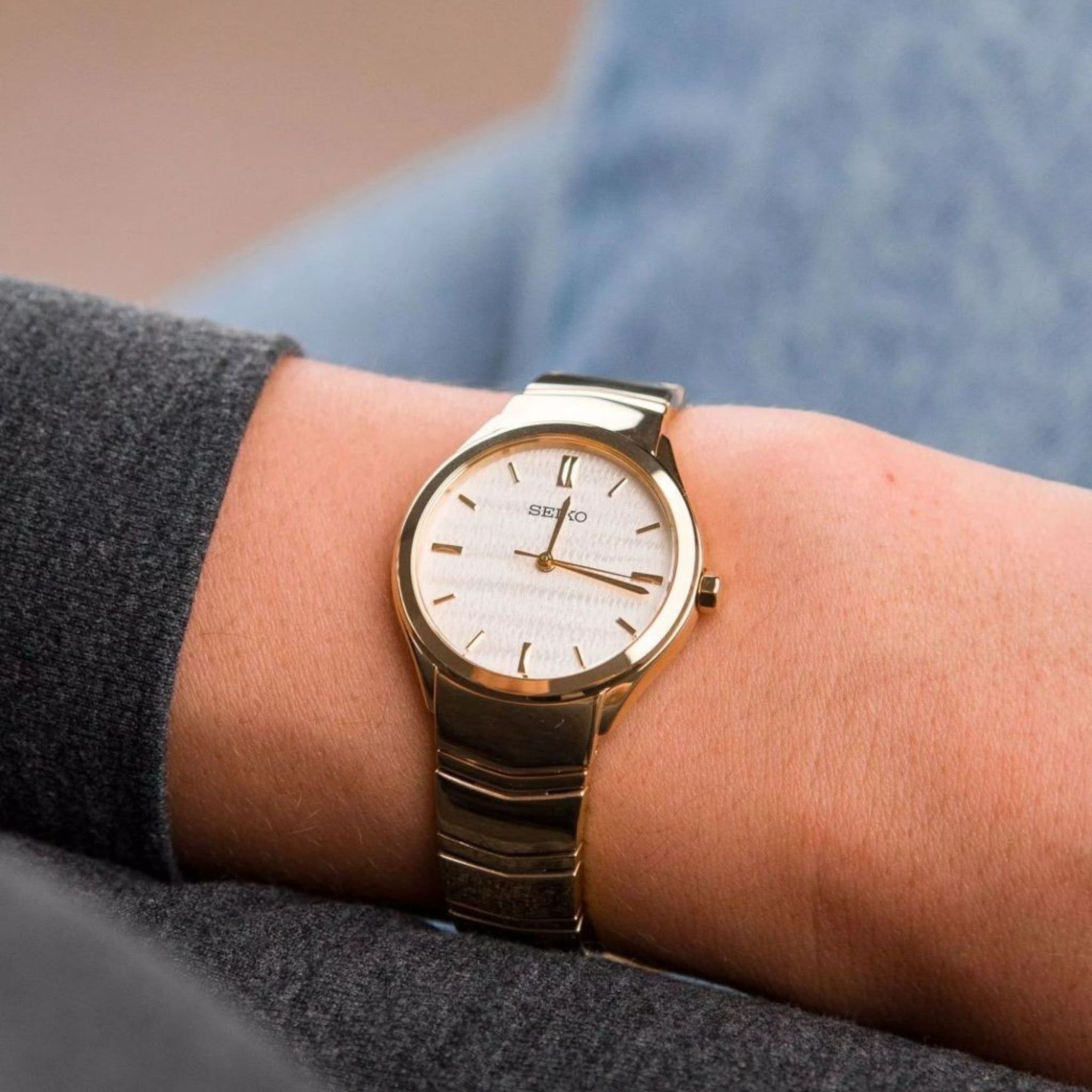 Montre Seiko Classic Femme SUR552P1 Blanc Plaqué Or Quartz